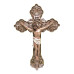 CRUCIFIXO DE RESINA COM ARABESCOS - NUDE COM DOURADO