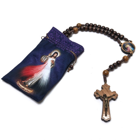TERÇO DE MADEIRA COM SAQUINHO - JESUS MISERICORDIOSO