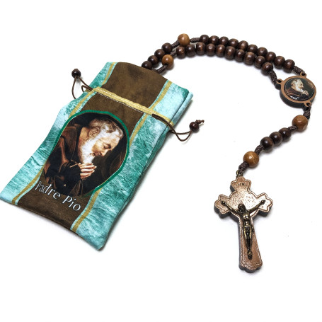 TERÇO DE MADEIRA COM SAQUINHO - PADRE PIO 